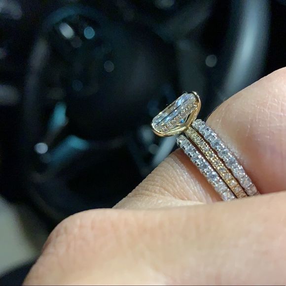 The Radiant Hidden Halo Pavé 3 pcs wedding set band and engagement ring - Picture 4 of 7